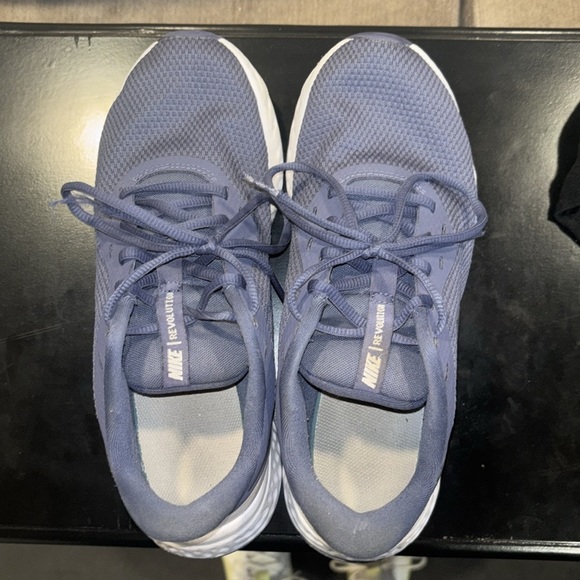 Nike Revolution size 8.5 in purple - Picture 2 of 7
